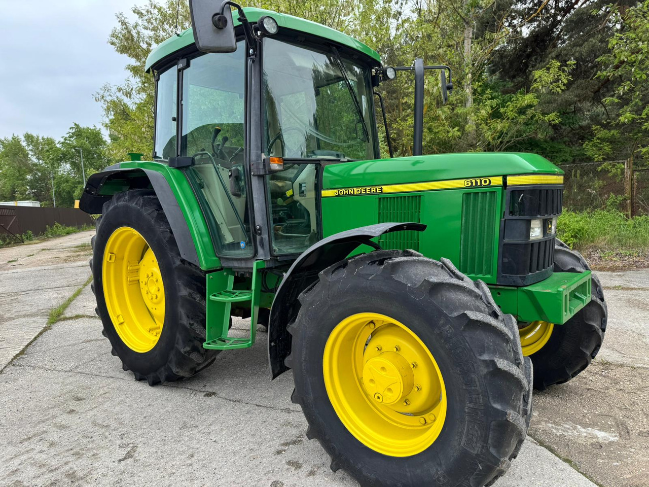 Traktor JOHN DEERE 6110: pilt 1