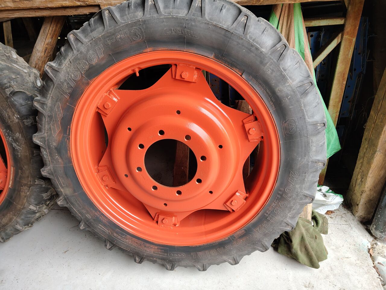 Kleber, Taurus 11.2 R32 (270/95 R32), 9.5 R48 - Komplektne ratas - Põllutööseade: pilt 4 Kleber, Taurus 11.2 R32 (270/95 R32), 9.5 R48 - Komplektne ratas - Põllutööseade: pilt 4
