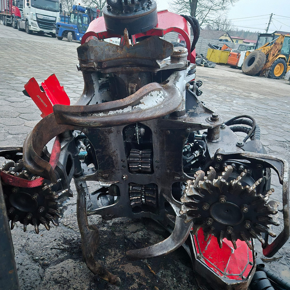 Raiepäised Komatsu C144: pilt 1