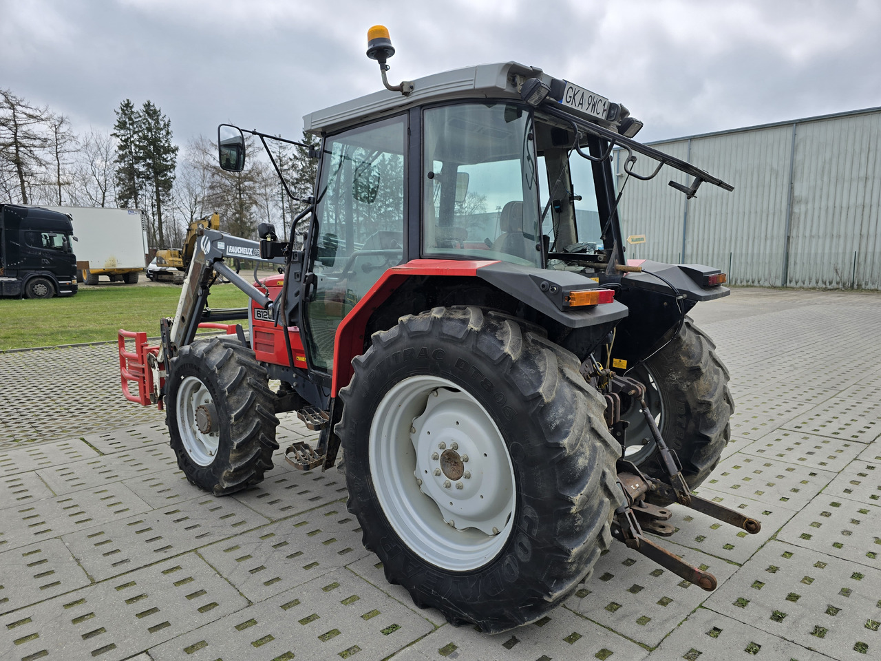 MASSEY-FERGUSON 6120 - Traktor: pilt 4 MASSEY-FERGUSON 6120 - Traktor: pilt 4