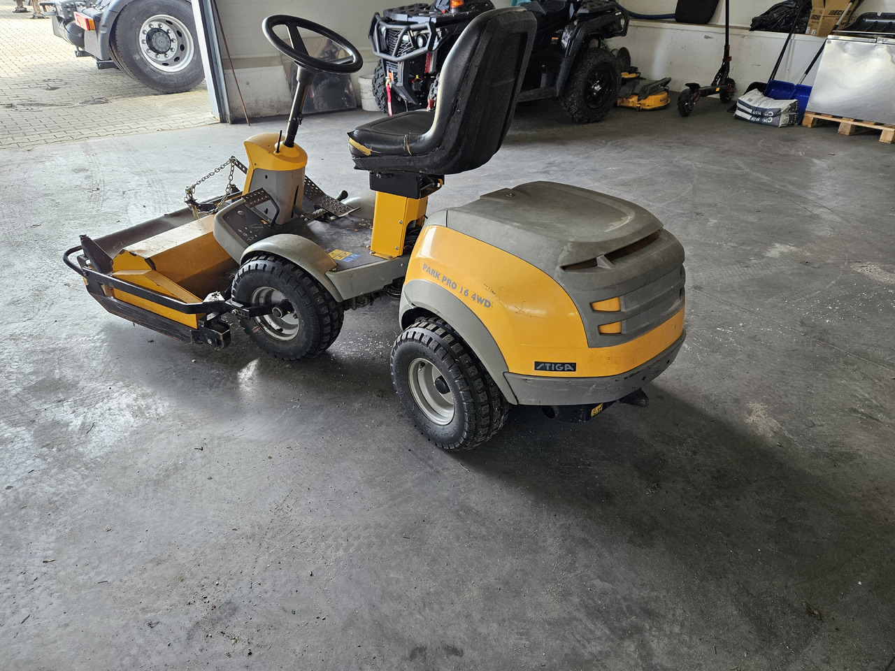 Stiga Park Pro 16 4WD - Muruniiduk: pilt 2 Stiga Park Pro 16 4WD - Muruniiduk: pilt 2