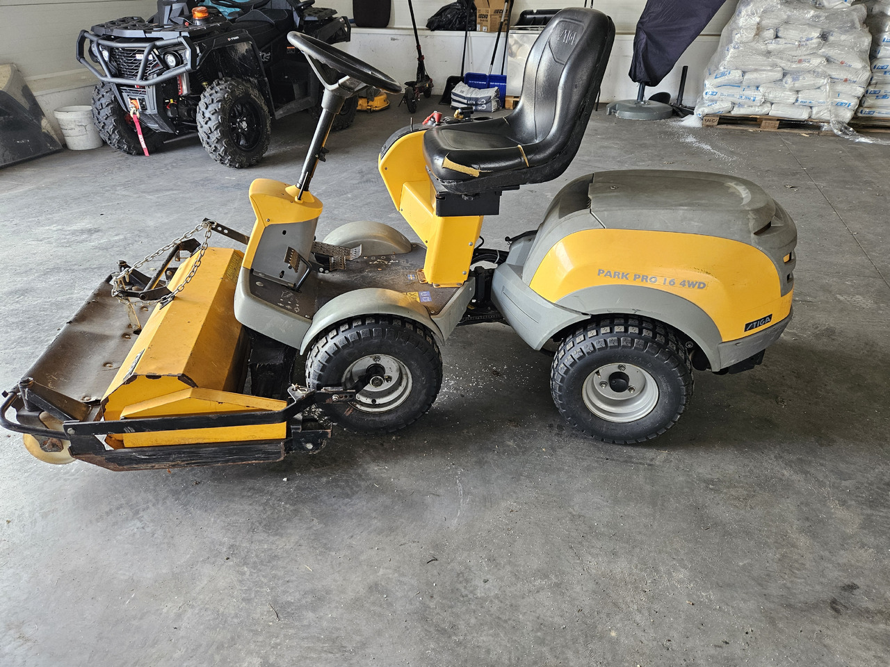 Stiga Park Pro 16 4WD - Muruniiduk: pilt 2 Stiga Park Pro 16 4WD - Muruniiduk: pilt 2
