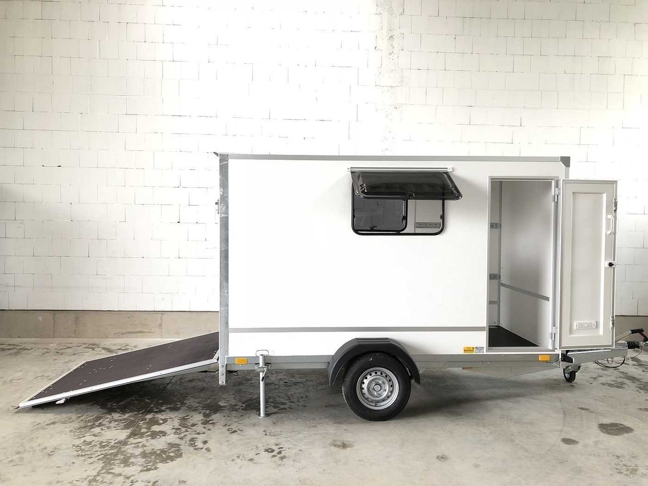 BLYSS F1330HD Rampe Tür 2 Fenster Kofferanhänger - Furgoonjärelhaagis: pilt 1 BLYSS F1330HD Rampe Tür 2 Fenster Kofferanhänger - Furgoonjärelhaagis: pilt 1