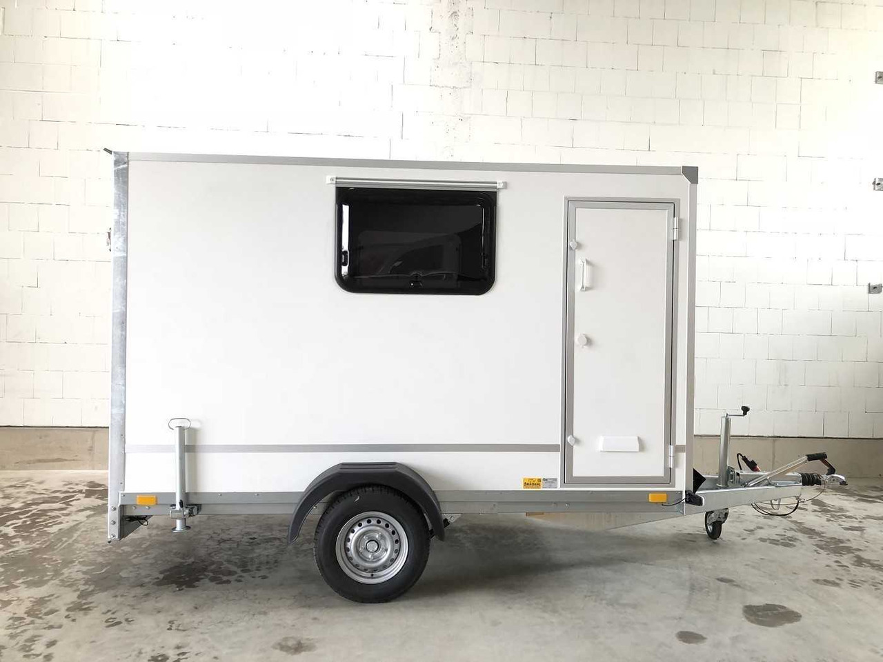 BLYSS F1330HD Rampe Tür 2 Fenster Kofferanhänger - Furgoonjärelhaagis: pilt 5 BLYSS F1330HD Rampe Tür 2 Fenster Kofferanhänger - Furgoonjärelhaagis: pilt 5