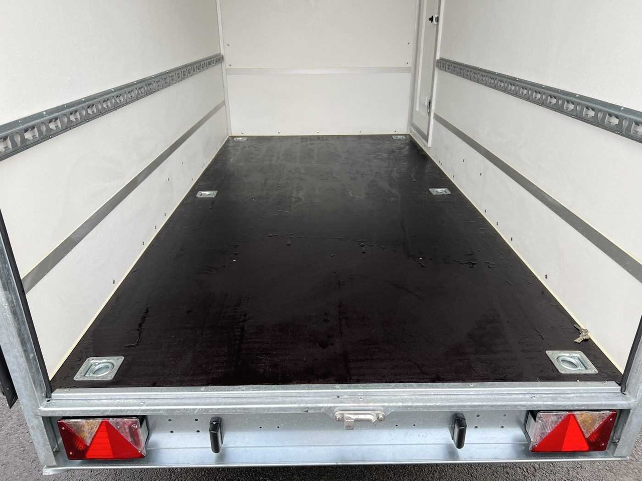 BLYSS F1330HD Seitentür Kofferanhänger - Furgoonjärelhaagis: pilt 5 BLYSS F1330HD Seitentür Kofferanhänger - Furgoonjärelhaagis: pilt 5