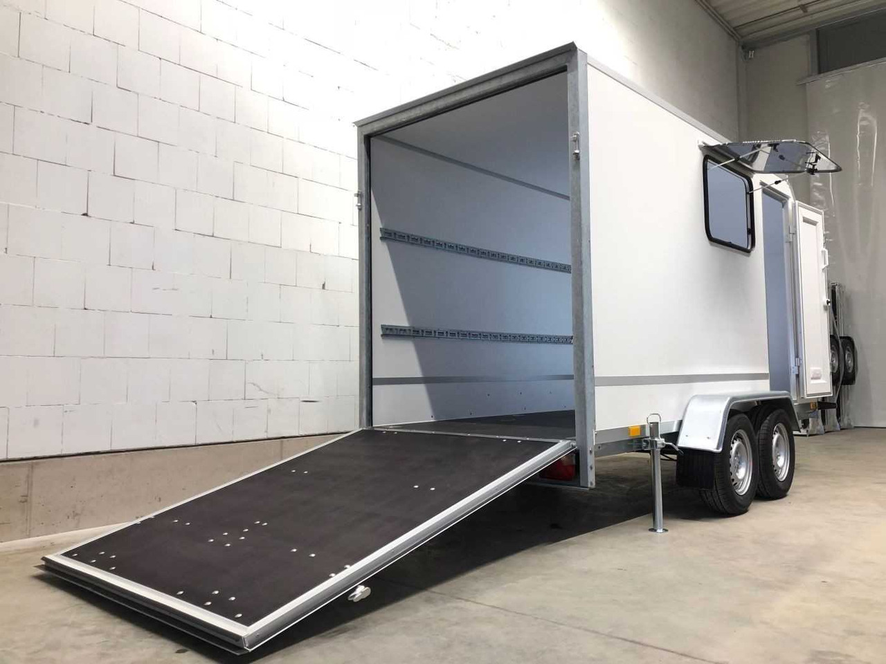 BLYSS F2036HTD Ram.,Tür, Fenst.,Aero Kofferanhänger - Mootorratta haagis: pilt 4 BLYSS F2036HTD Ram.,Tür, Fenst.,Aero Kofferanhänger - Mootorratta haagis: pilt 4