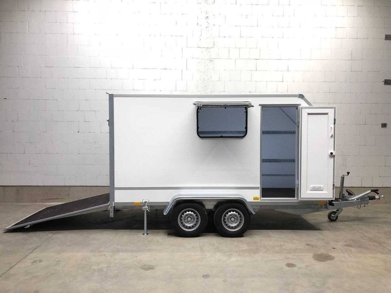 BLYSS F2036HTD Ram.,Tür, Fenst.,Aero Kofferanhänger - Mootorratta haagis: pilt 1 BLYSS F2036HTD Ram.,Tür, Fenst.,Aero Kofferanhänger - Mootorratta haagis: pilt 1