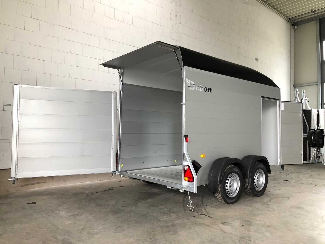 CHEVAL LIBERTE C500 Roadster 2 Türen Kofferanhänger - Mootorratta haagis: pilt 4 CHEVAL LIBERTE C500 Roadster 2 Türen Kofferanhänger - Mootorratta haagis: pilt 4