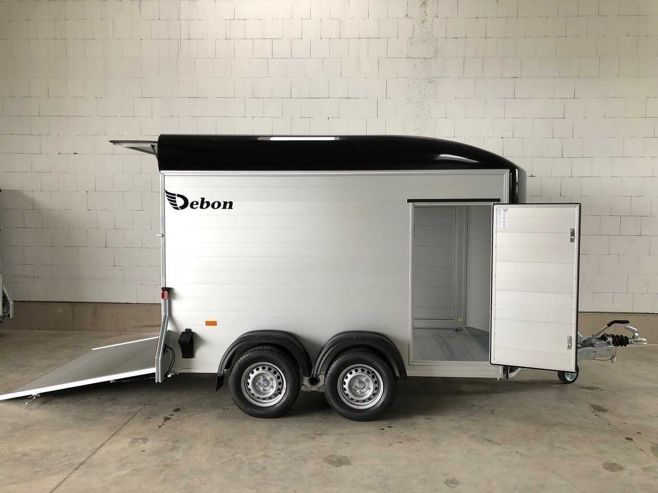 CHEVAL LIBERTE C500 Roadster 2 Türen Kofferanhänger - Mootorratta haagis: pilt 1 CHEVAL LIBERTE C500 Roadster 2 Türen Kofferanhänger - Mootorratta haagis: pilt 1