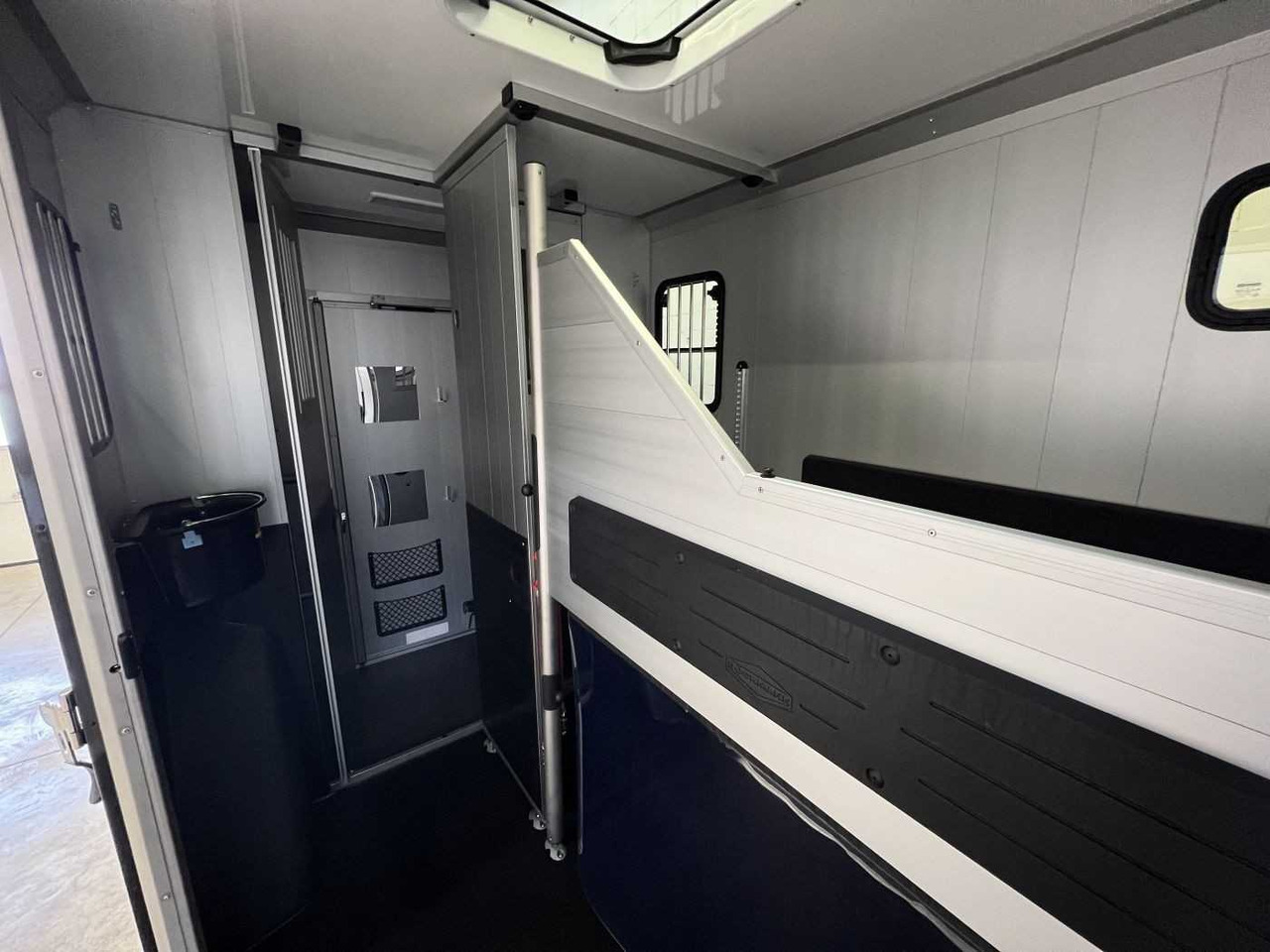 Fiat Böckmann Compact Stall LKW - Hobuseauto: pilt 5 Fiat Böckmann Compact Stall LKW - Hobuseauto: pilt 5