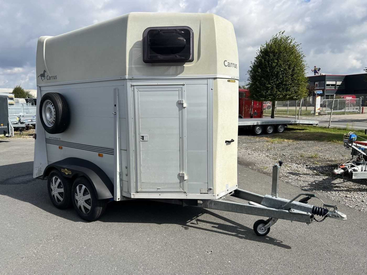 HUMBAUR HP 2000 Pferdeanhänger - Auto järelhaagis: pilt 2 HUMBAUR HP 2000 Pferdeanhänger - Auto järelhaagis: pilt 2