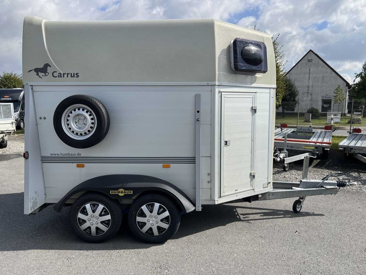 HUMBAUR HP 2000 Pferdeanhänger - Auto järelhaagis: pilt 1 HUMBAUR HP 2000 Pferdeanhänger - Auto järelhaagis: pilt 1