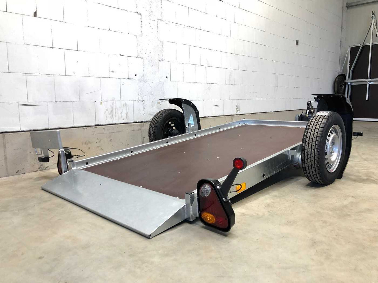 VEZEKO Husky F 08.25 Hobby Absenker - Multilift/ Liftdumper haagis: pilt 4 VEZEKO Husky F 08.25 Hobby Absenker - Multilift/ Liftdumper haagis: pilt 4