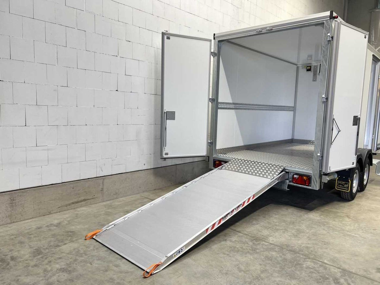 VEZEKO TK C 30.35 KH Rampe ausziehbar Kühlanhänger - Külmikjärelhaagis: pilt 4 VEZEKO TK C 30.35 KH Rampe ausziehbar Kühlanhänger - Külmikjärelhaagis: pilt 4