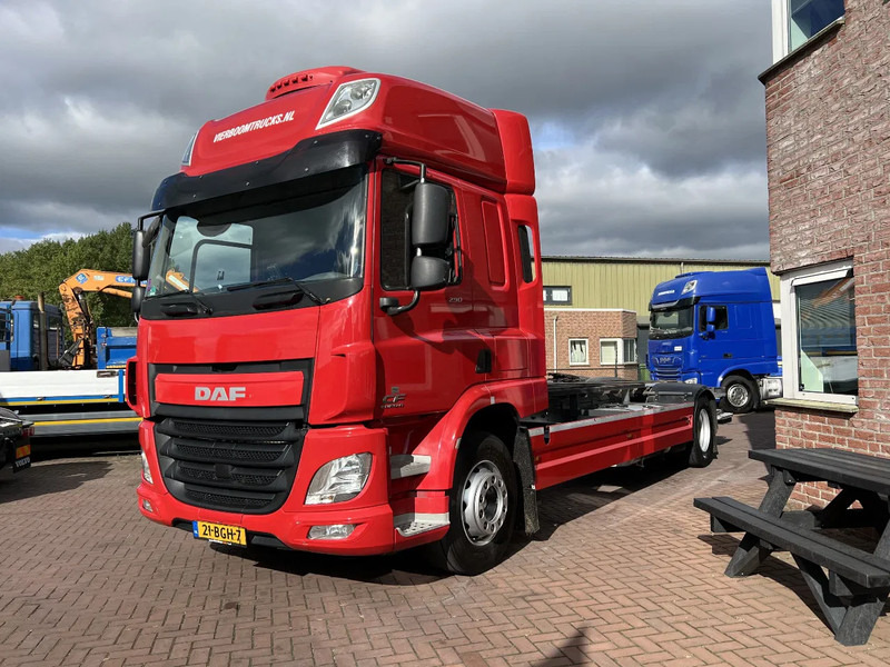 DAF CF 290 4X2 EURO6 SPACECAB RENOVA / VANGMUIL / LAADKLEP / TOP STAAT - Konteinerveduk/ Tõstukiga veoauto: pilt 2 DAF CF 290 4X2 EURO6 SPACECAB RENOVA / VANGMUIL / LAADKLEP / TOP STAAT - Konteinerveduk/ Tõstukiga veoauto: pilt 2
