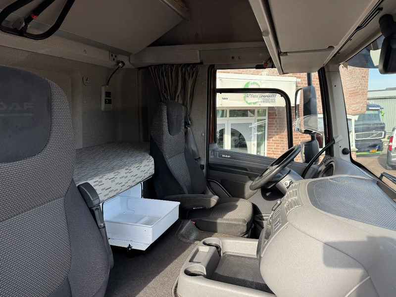 DAF CF 400 CF400 4X2 SPACECAB / Night airco / 733TKM / Camera / Holland Truck !!!!!! - Sadulveok: pilt 4 DAF CF 400 CF400 4X2 SPACECAB / Night airco / 733TKM / Camera / Holland Truck !!!!!! - Sadulveok: pilt 4