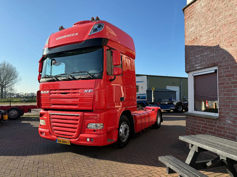 DAF XF 105.460 XF105-460 4X2 SUPERSPCECAB RETARDER - Sadulveok: pilt 2 DAF XF 105.460 XF105-460 4X2 SUPERSPCECAB RETARDER - Sadulveok: pilt 2