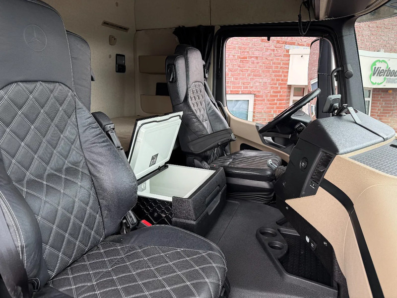 Mercedes-Benz Actros Actros 1943LS Hydrauliek / 478.040KM / Leer / Dealer onderhouden / Top staat - Sadulveok: pilt 3 Mercedes-Benz Actros Actros 1943LS Hydrauliek / 478.040KM / Leer / Dealer onderhouden / Top staat - Sadulveok: pilt 3