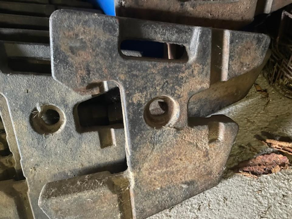 Frontgewichte (14 Stück) für Fiat Traktor - Vastukaal: pilt 1 Frontgewichte (14 Stück) für Fiat Traktor - Vastukaal: pilt 1