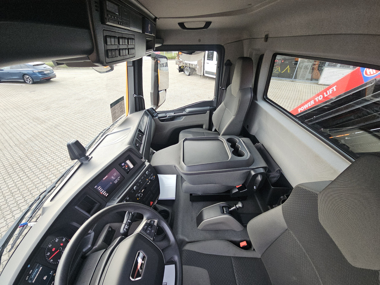 Kallurauto, Kraanaga veoauto MAN TGL 8.220: pilt 17
