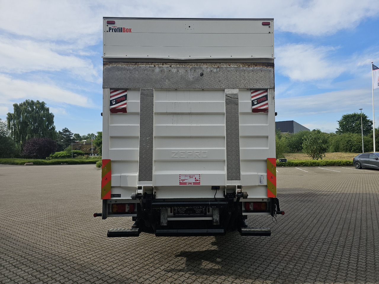 MAN TGM 18.290 - Kasti veoauto: pilt 4 MAN TGM 18.290 - Kasti veoauto: pilt 4