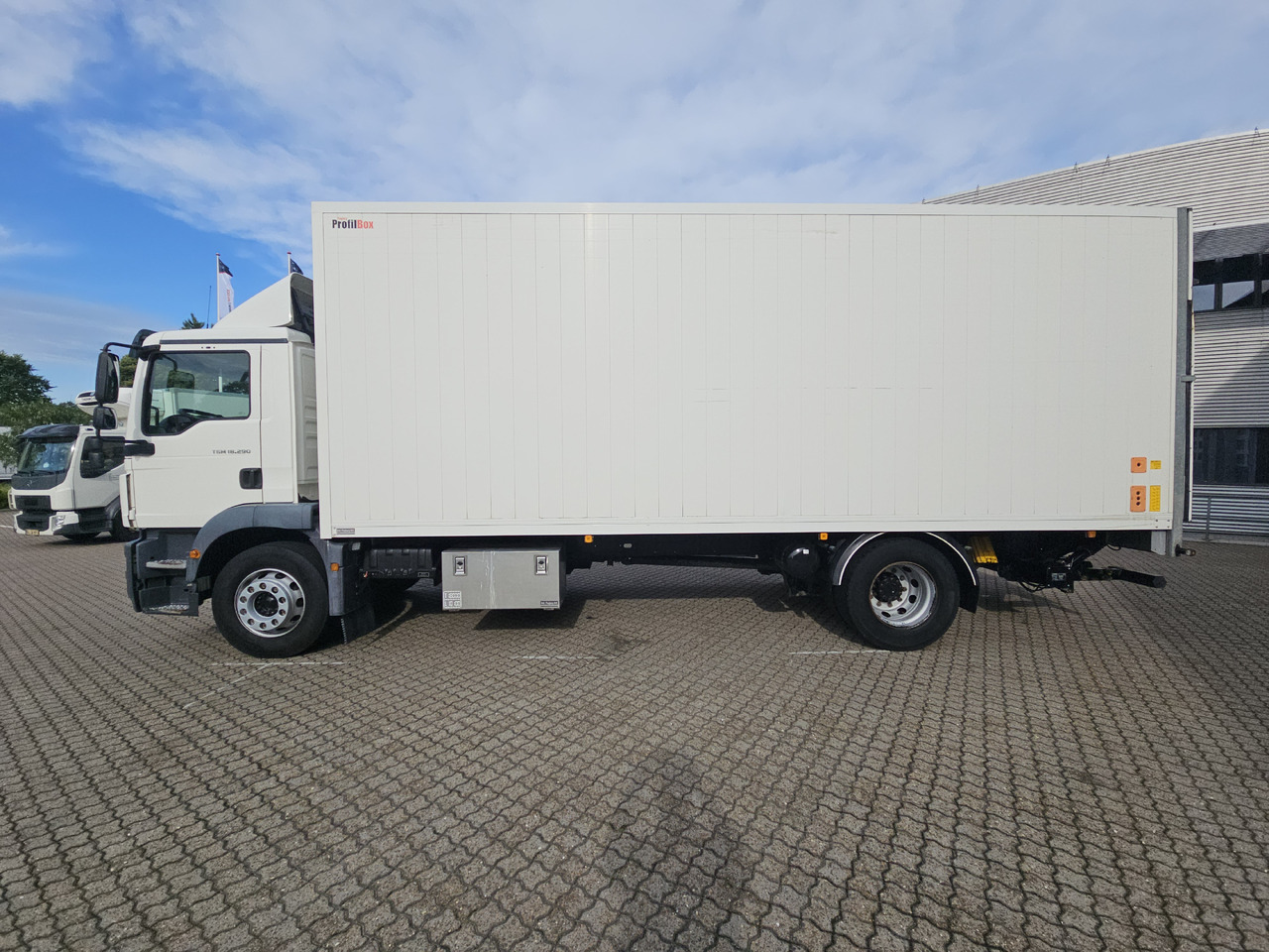 MAN TGM 18.290 - Kasti veoauto: pilt 2 MAN TGM 18.290 - Kasti veoauto: pilt 2