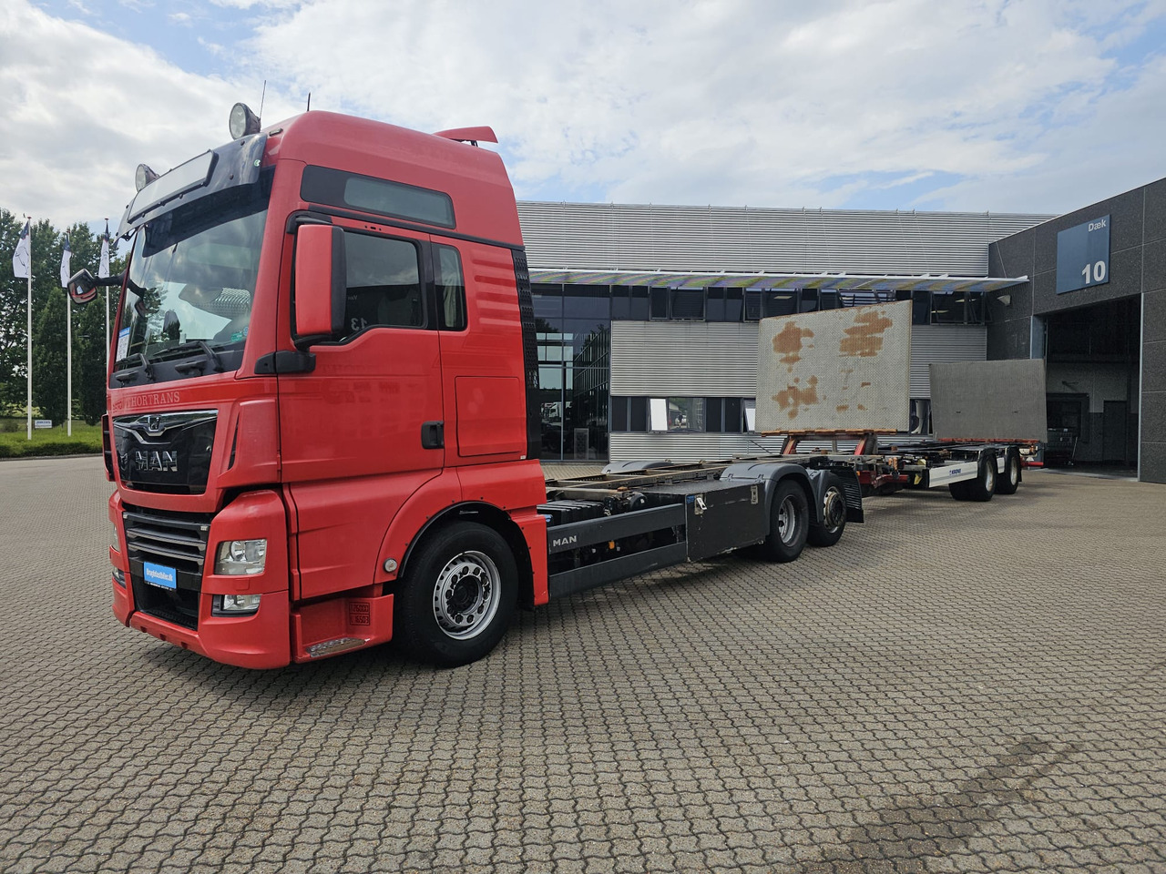 MAN TGX 26.500 with trailer - Konteinerveduk/ Tõstukiga veoauto: pilt 1 MAN TGX 26.500 with trailer - Konteinerveduk/ Tõstukiga veoauto: pilt 1