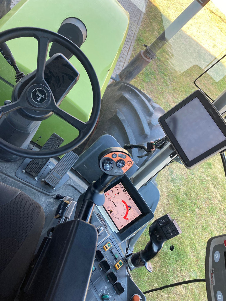CLAAS Xerion 3800 TRAC VC - Traktor: pilt 5 CLAAS Xerion 3800 TRAC VC - Traktor: pilt 5