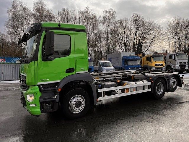 Mercedes-Benz Arocs 2643 Mit Meiller Abrollkipper Top - Konkstõstukiga veoauto: pilt 1 Mercedes-Benz Arocs 2643 Mit Meiller Abrollkipper Top - Konkstõstukiga veoauto: pilt 1