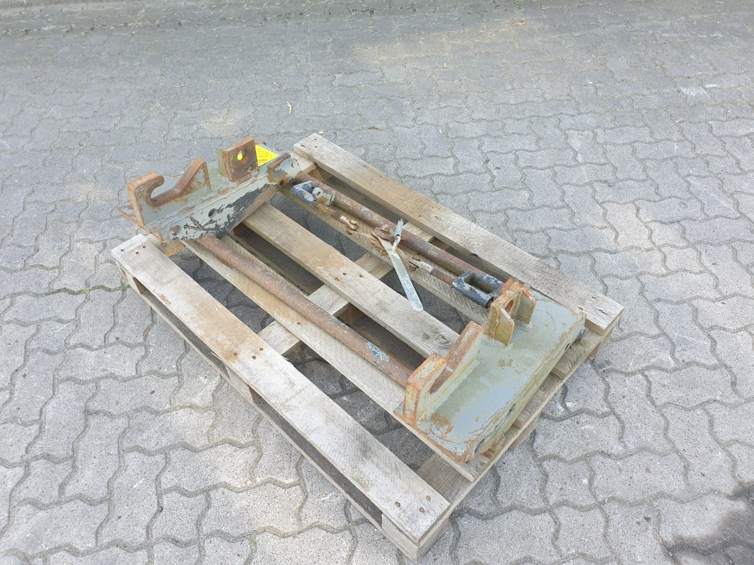 ADAPTERRAHMEN KRAMER / EURO - Esilaadur traktorile: pilt 1 ADAPTERRAHMEN KRAMER / EURO - Esilaadur traktorile: pilt 1