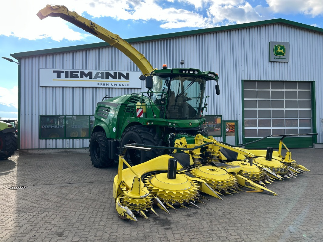 John Deere 8400 mit Kemper 475 Plus - Saagikoristusmasin: pilt 1 John Deere 8400 mit Kemper 475 Plus - Saagikoristusmasin: pilt 1