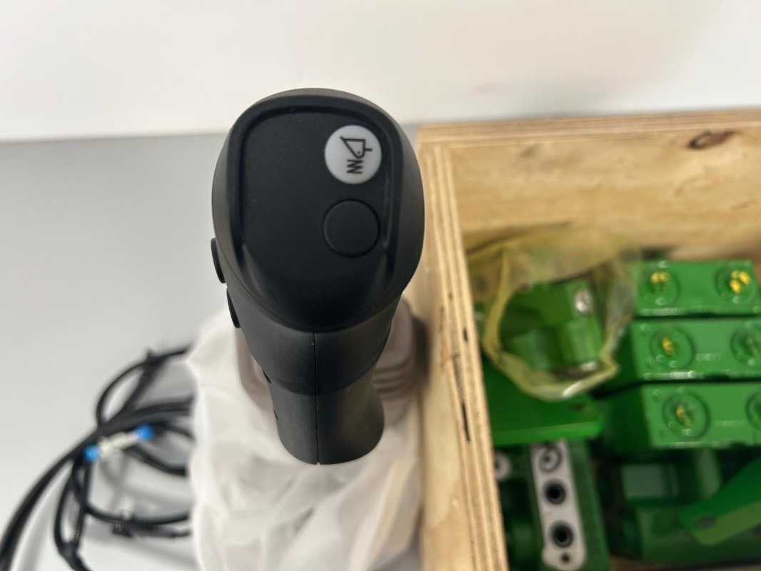 John Deere Einhebelsteuergerät mechanisch vom 6155R - Hüdraulika - Põllutööseade: pilt 3 John Deere Einhebelsteuergerät mechanisch vom 6155R - Hüdraulika - Põllutööseade: pilt 3