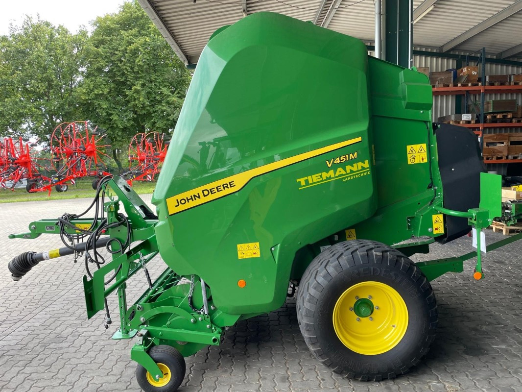 John Deere V451M - Heinapalli mähkija: pilt 1 John Deere V451M - Heinapalli mähkija: pilt 1