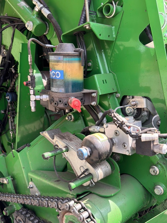 Heinapalli mähkija John Deere V461R: pilt 12
