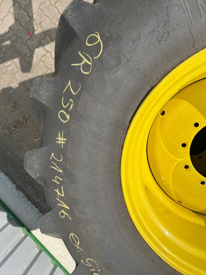 Michelin Kompletträder 710/70R42 600/70R30 - Rehv - Põllutööseade: pilt 4 Michelin Kompletträder 710/70R42 600/70R30 - Rehv - Põllutööseade: pilt 4