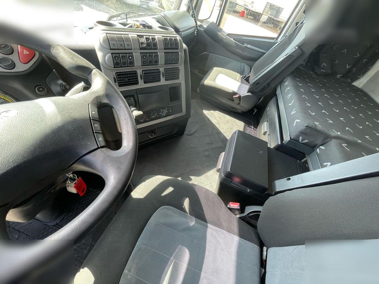 IVECO ECOSTRALIS 500 - Sadulveok: pilt 5 IVECO ECOSTRALIS 500 - Sadulveok: pilt 5