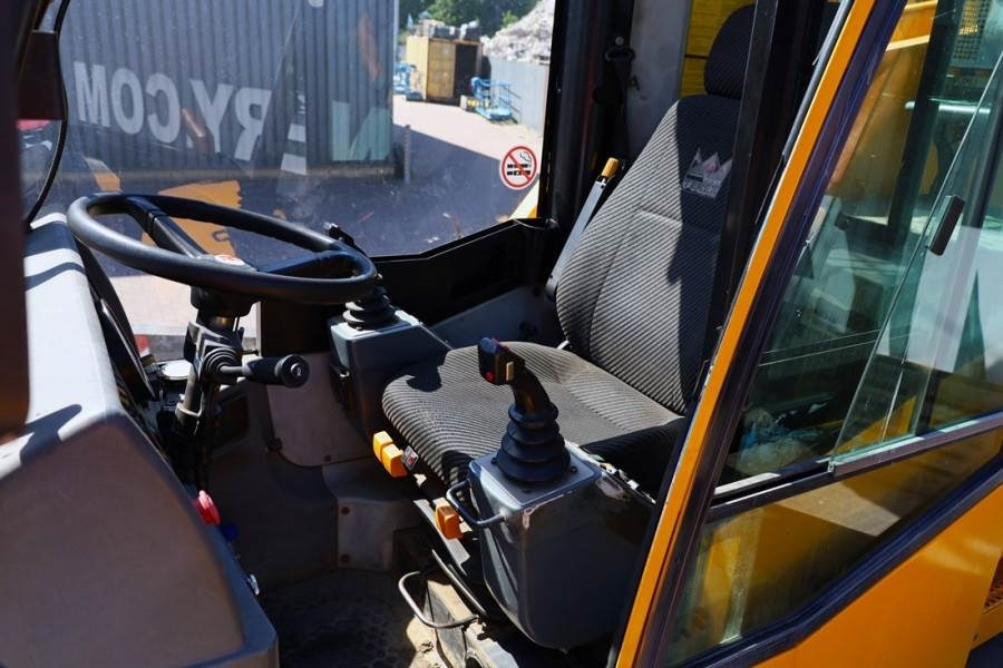 Demag AC30 City Diesel, 4x4x4 Drive, 30t Capacity, 25m M - Maastikukraana: pilt 4 Demag AC30 City Diesel, 4x4x4 Drive, 30t Capacity, 25m M - Maastikukraana: pilt 4