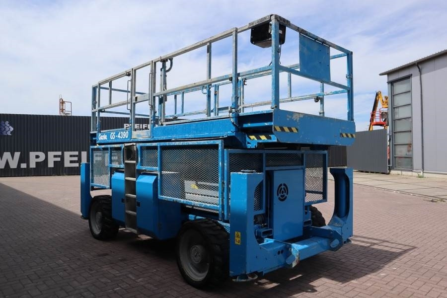 Genie GS4390 Diesel, 4x4 Drive, 15.11m Working Height 68 - Käärlift: pilt 5 Genie GS4390 Diesel, 4x4 Drive, 15.11m Working Height 68 - Käärlift: pilt 5