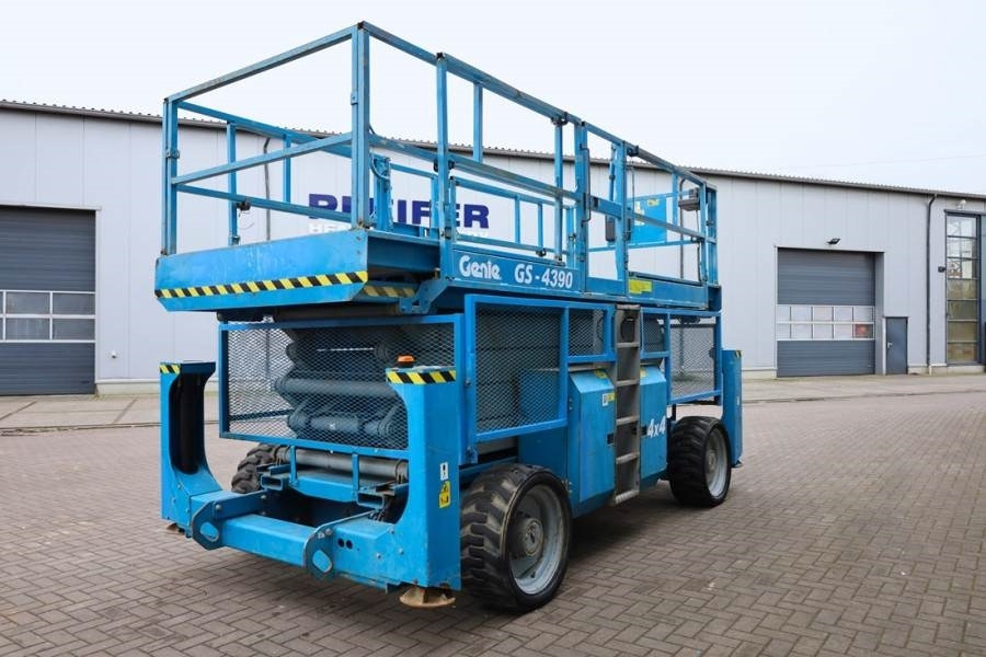 Genie GS4390 Diesel, 4x4 Drive, 15m Working Height, 680k - Käärlift: pilt 2 Genie GS4390 Diesel, 4x4 Drive, 15m Working Height, 680k - Käärlift: pilt 2