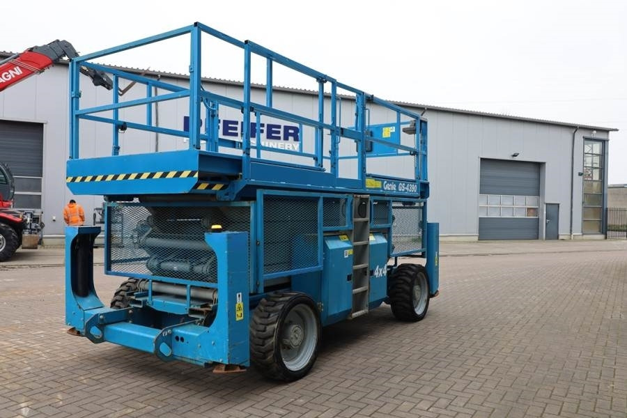 Genie GS4390 Diesel, 4x4 Drive, 15m Working Height, 680k - Käärlift: pilt 2 Genie GS4390 Diesel, 4x4 Drive, 15m Working Height, 680k - Käärlift: pilt 2