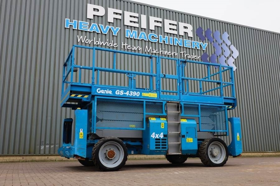 Genie GS4390 Diesel, 4x4 Drive, 15m Working Height, 680k - Käärlift: pilt 1 Genie GS4390 Diesel, 4x4 Drive, 15m Working Height, 680k - Käärlift: pilt 1