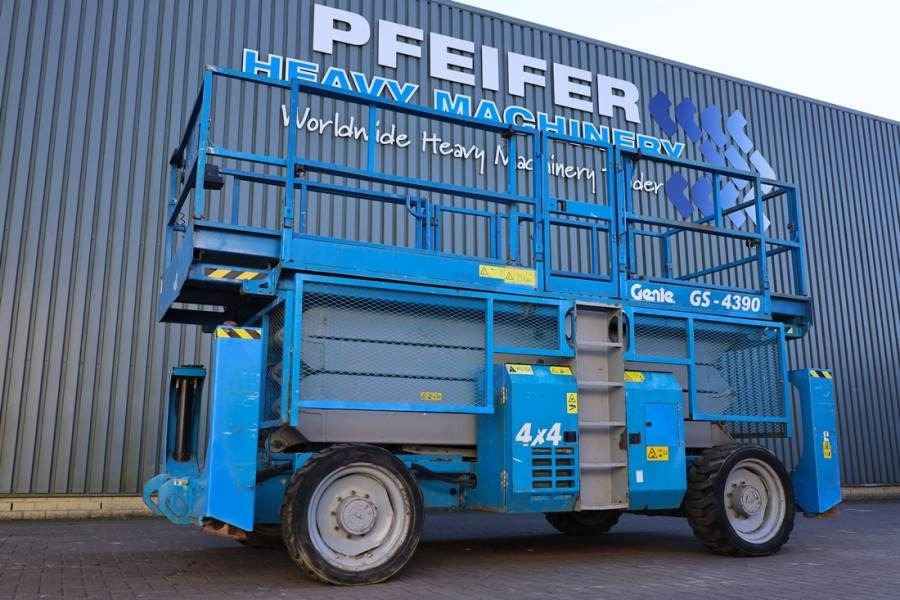 Genie GS4390 Diesel, 4x4 Drive, 15m Working Height, 680k - Käärlift: pilt 1 Genie GS4390 Diesel, 4x4 Drive, 15m Working Height, 680k - Käärlift: pilt 1