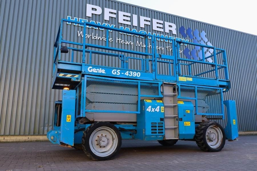 Genie GS4390 Diesel, 4x4 Drive, 15m Working Height, 680k - Käärlift: pilt 1 Genie GS4390 Diesel, 4x4 Drive, 15m Working Height, 680k - Käärlift: pilt 1