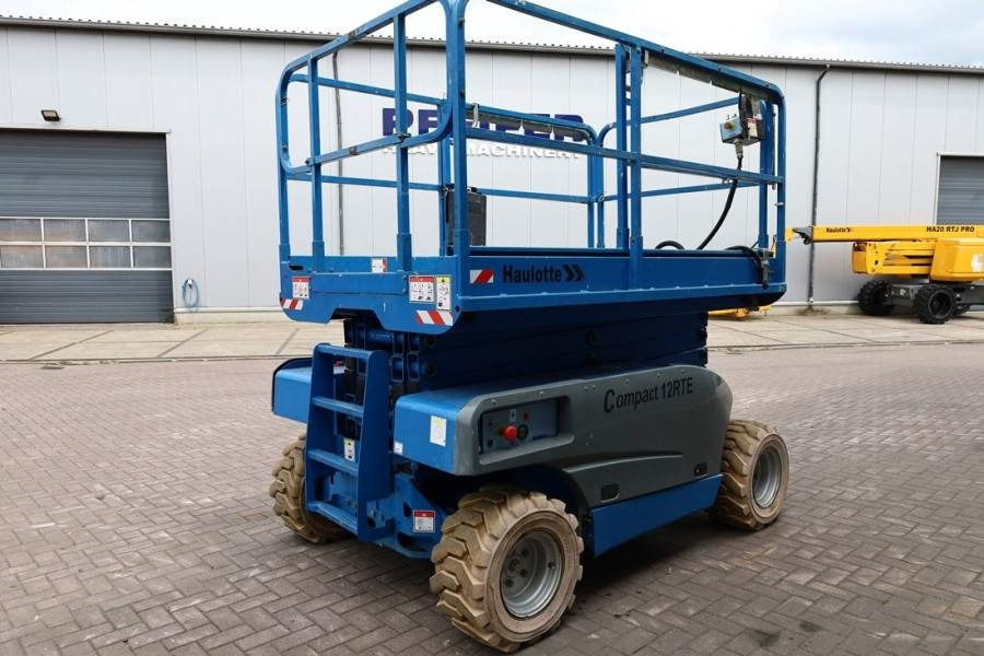 Haulotte Compact 12RTE Electric, 12m Working Height, 450kg - Käärlift: pilt 2 Haulotte Compact 12RTE Electric, 12m Working Height, 450kg - Käärlift: pilt 2