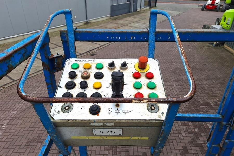 Holland Lift Megastar G-300DL30/S Diesel, 4x4x4 Drive, 33.5m Wo - Käärlift: pilt 4 Holland Lift Megastar G-300DL30/S Diesel, 4x4x4 Drive, 33.5m Wo - Käärlift: pilt 4