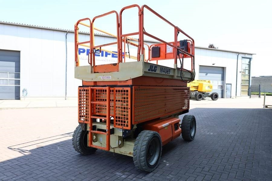 JLG M4069 Hybrid, 14.2m Working Height, 360kg Capacity  - Käärlift: pilt 2 JLG M4069 Hybrid, 14.2m Working Height, 360kg Capacity  - Käärlift: pilt 2