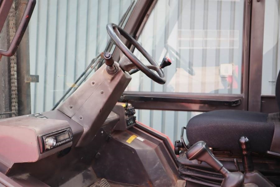 Manitou M30-4 Diesel, 4x4 Drive, 3t Capacity, Triplex Mast - Ebatasasel maastikul kohanduv kahveltõstuk: pilt 4 Manitou M30-4 Diesel, 4x4 Drive, 3t Capacity, Triplex Mast - Ebatasasel maastikul kohanduv kahveltõstuk: pilt 4