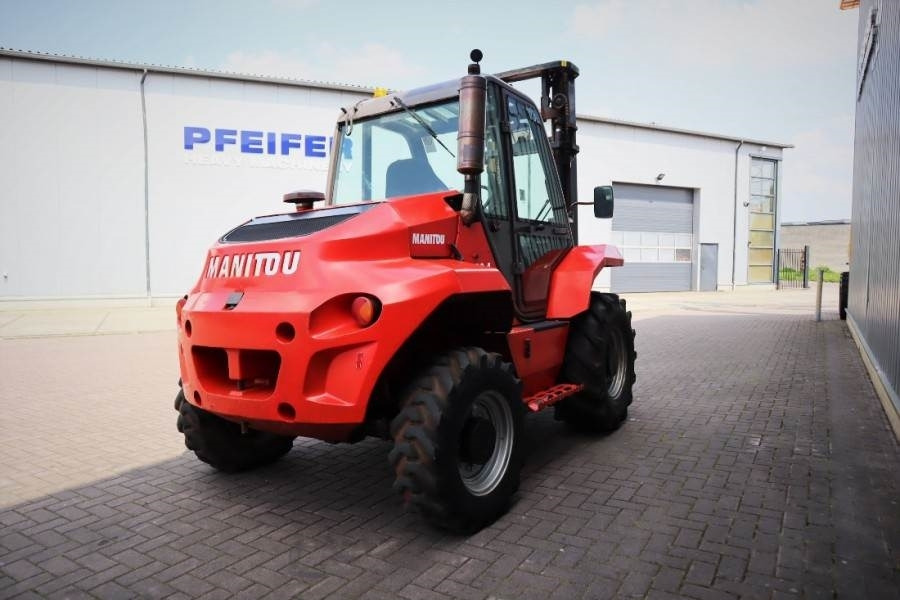 Manitou M30-4 Diesel, 4x4 Drive, 3t Capacity, Triplex Mast - Ebatasasel maastikul kohanduv kahveltõstuk: pilt 2 Manitou M30-4 Diesel, 4x4 Drive, 3t Capacity, Triplex Mast - Ebatasasel maastikul kohanduv kahveltõstuk: pilt 2