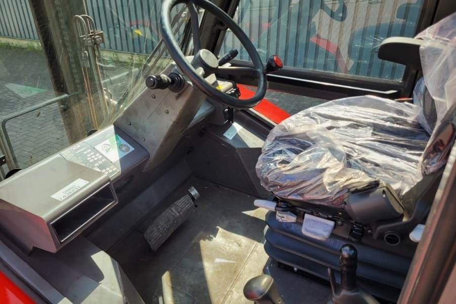 Manitou M30-4 Valid Inspection, *Guarantee, Diesel, 4x4 Dr - Ebatasasel maastikul kohanduv kahveltõstuk: pilt 3 Manitou M30-4 Valid Inspection, *Guarantee, Diesel, 4x4 Dr - Ebatasasel maastikul kohanduv kahveltõstuk: pilt 3