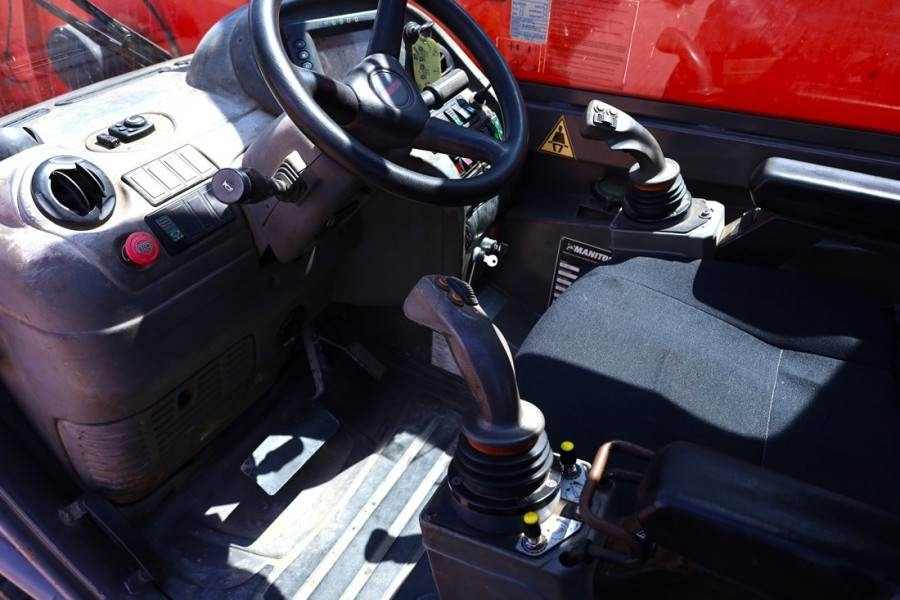 Manitou MRT3050 PRIVILEGE Diesel, 4x4 Drive And 4-Wheel St - Teleskooplaadur: pilt 4 Manitou MRT3050 PRIVILEGE Diesel, 4x4 Drive And 4-Wheel St - Teleskooplaadur: pilt 4